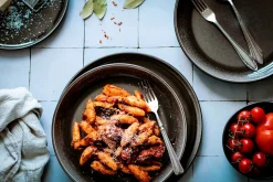 Die moderne Hausfrau Dessertteller-Set, Steinzeug Niara Schwarz / Grau