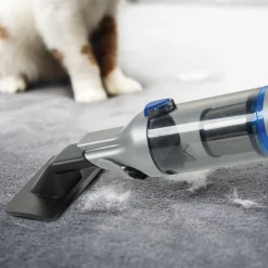 Die moderne Hausfrau Hand und Bodenstaubsauger 