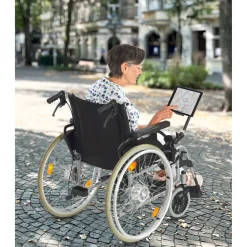 Die moderne Hausfrau Handy- und Tablethalter für Rollstuhl & Rollator
