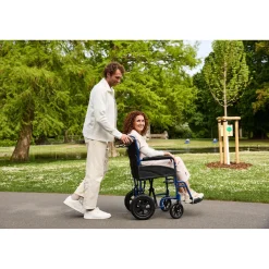 Die moderne Hausfrau Leichtgewichtrollstuhl Expedition Plus faltbar