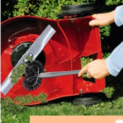 Die moderne Hausfrau Rasenmäherbürste