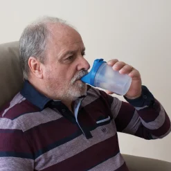 Die moderne Hausfrau Schnabelbecher Pillenschlucker Blau