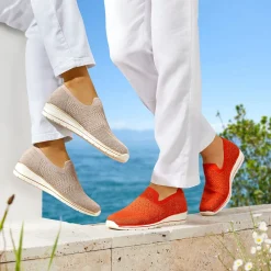 Damen Die moderne Hausfrau Slipper mit Keilabsatz „Federleicht“ taupe