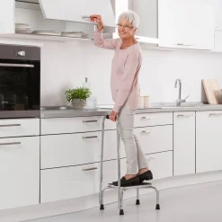 Die moderne Hausfrau Trittstufe mit Haltebügel