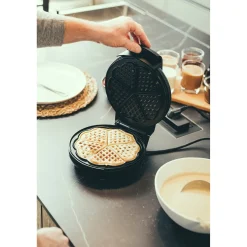 Die moderne Hausfrau Waffelautomat
