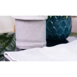 Die moderne Hausfrau Wärmende Kniebandage