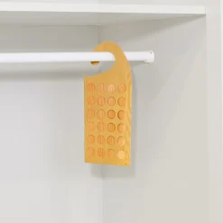 Die moderne Hausfrau Zedernholz-Hänger, 3 Stück